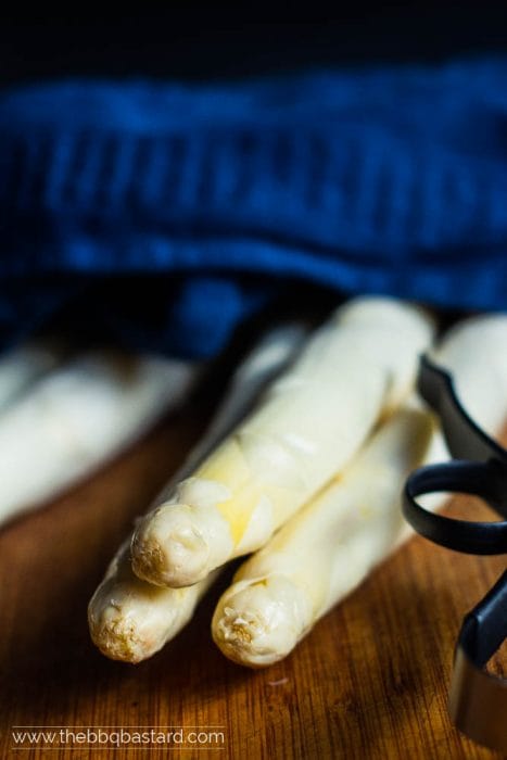 Grilled asparagus a la flamande