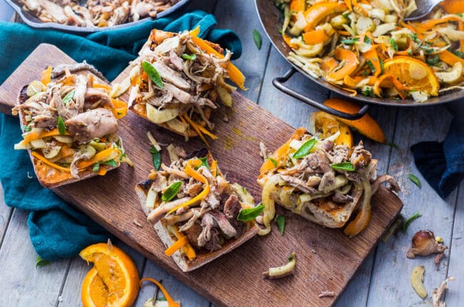 Southern pulled chicken. Traag gegaarde kip met een vleugje rook.