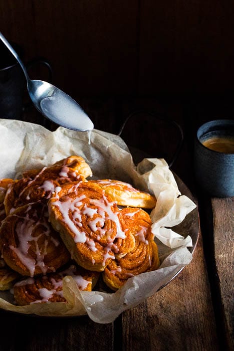 Kaneelbroodjes met glazuur