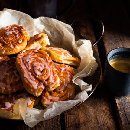 Kaneelbroodjes als ontbijtkoek