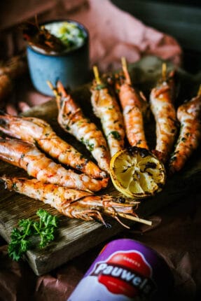 Gegrilde tijgergarnalen met gremolata looksaus