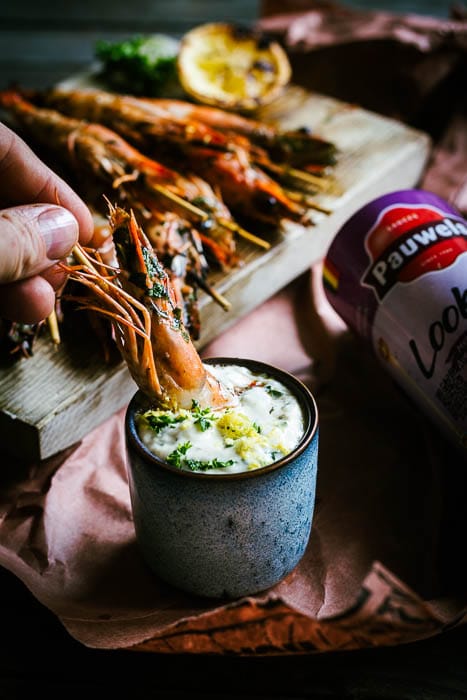 Gegrilde tijgergarnalen met gremolata looksaus