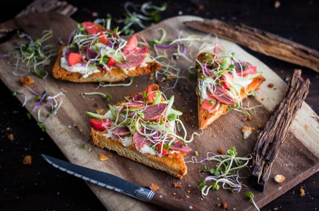 Gerookte varkenswangen toast