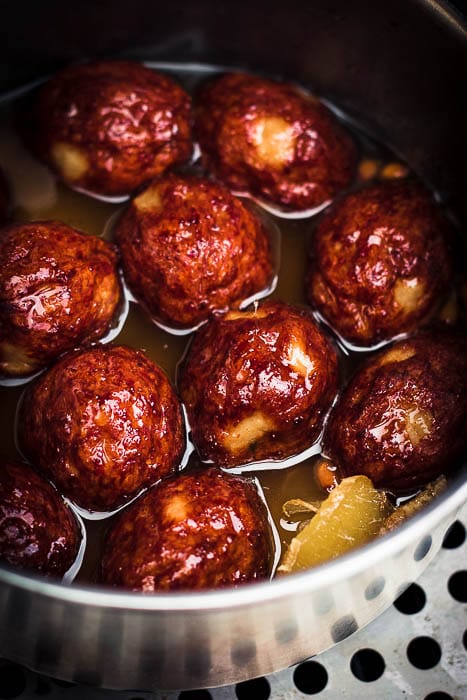 Yogurt dip meatballs