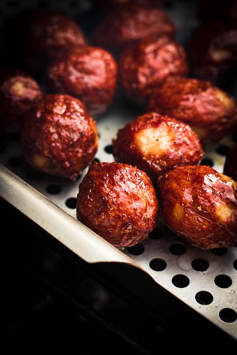 Yogurt dip meatballs