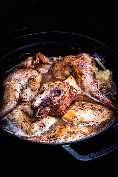 stoofpotje van gegrilde konijn