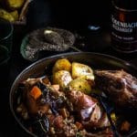 Stoofpotje van gegrilde konijn