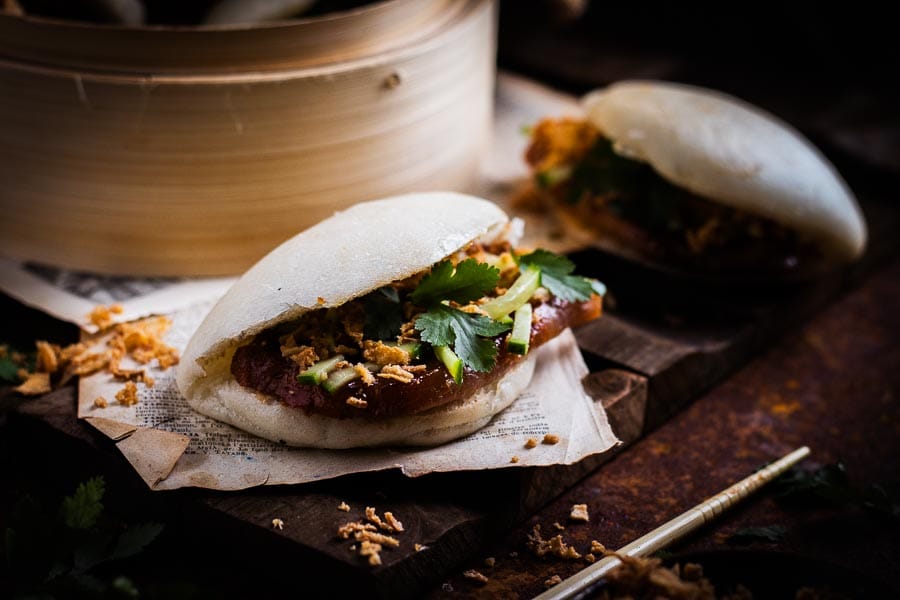 Bao bun met zoetzuur gelakt spek