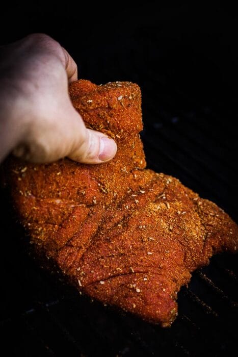 Chili con carne maken op de BBQ met gerookt rundvlees