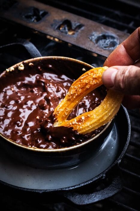 churros met gerookte chocoladesaus
