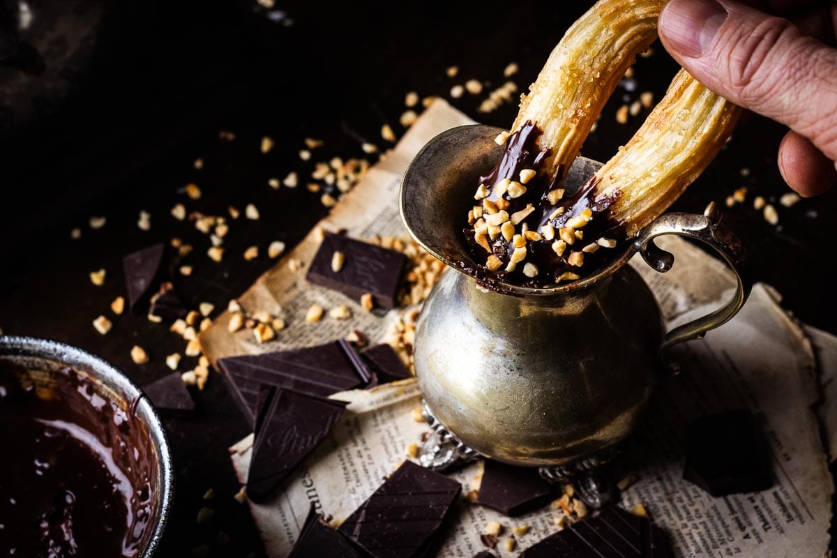 Churros met gerookte chocolade saus