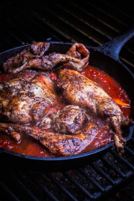 Estofado de conejo konijn in tomatensaus