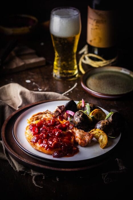 Sappige varkenskotelet op de BBQ