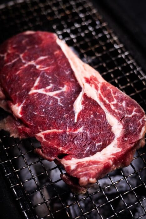 Tataki van rund op de shichirin