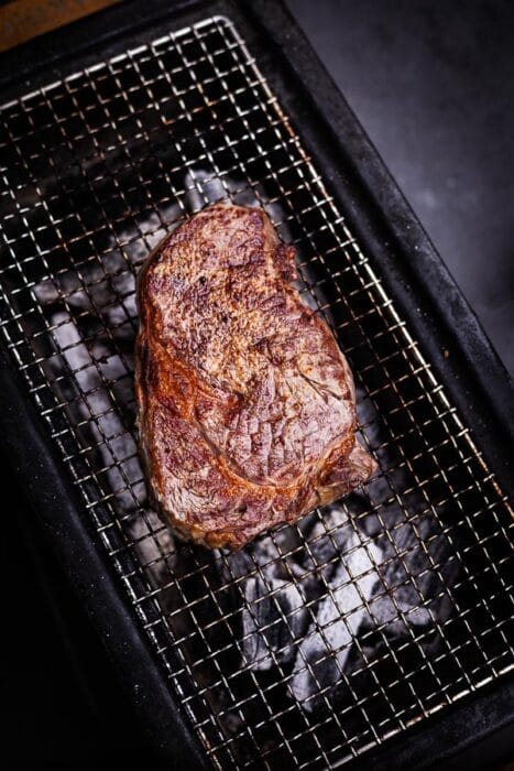 Tataki van rund op de shichirin