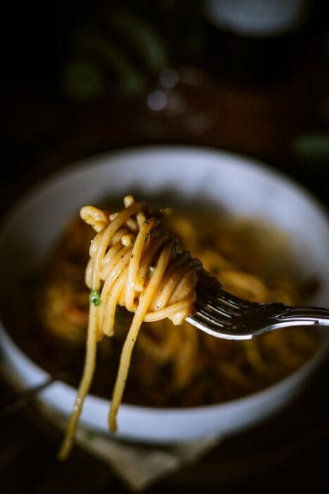 Smoky pasta carbonara met gerookte eidooier