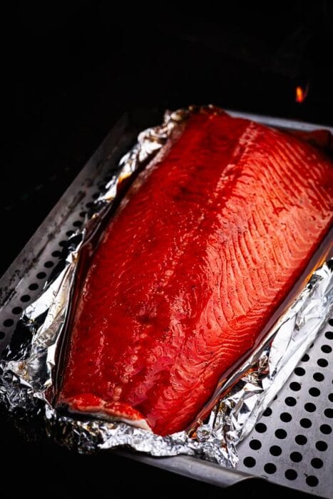 Feestelijke warm gerookte zalm