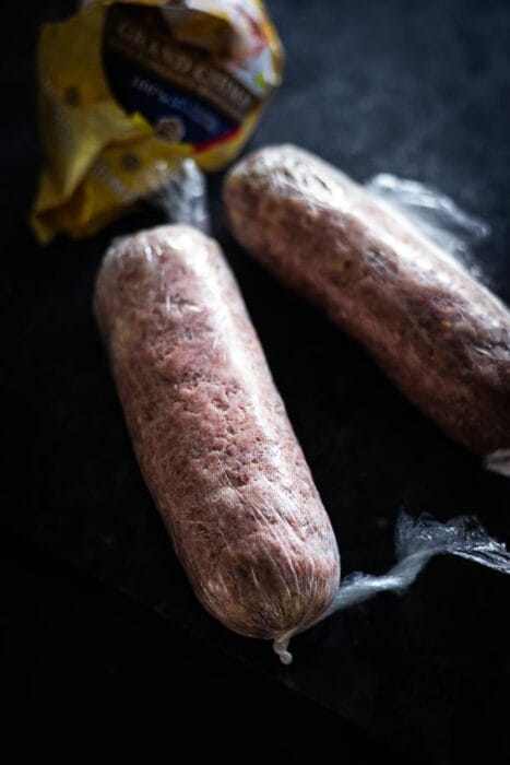 Zelf grillworst met kaas maken