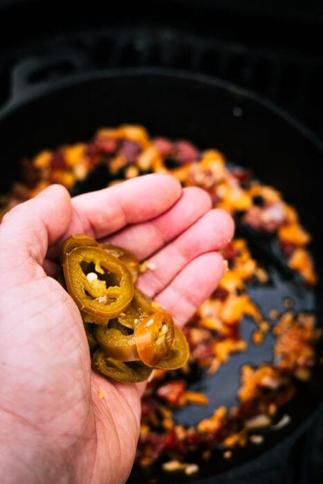 Queso fundido met pepers