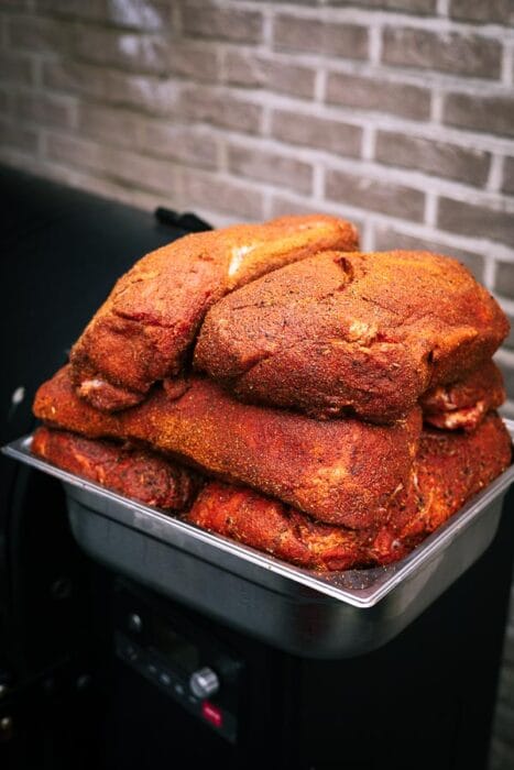 Gelijke stukken spiering voor pulled pork