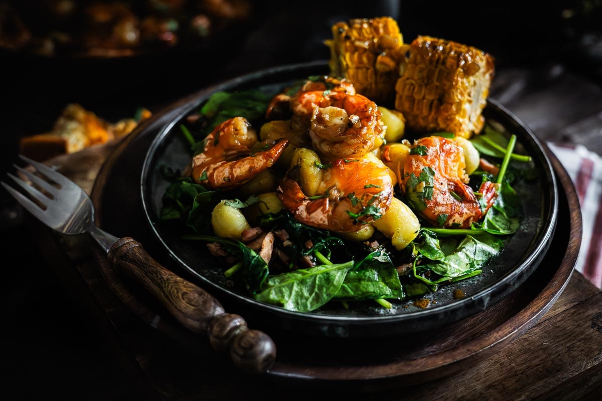 Cajun style tijgergarnalen met gerookte boter
