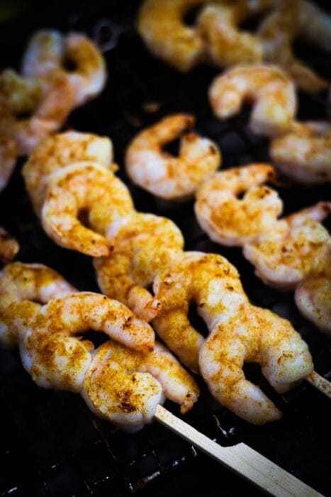 Gegrilde scampi op de shichirin