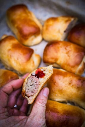 worstenbroodjes maken op de BBQ