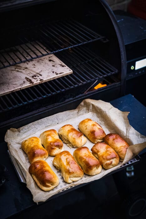 traeger baked worsten broodjes