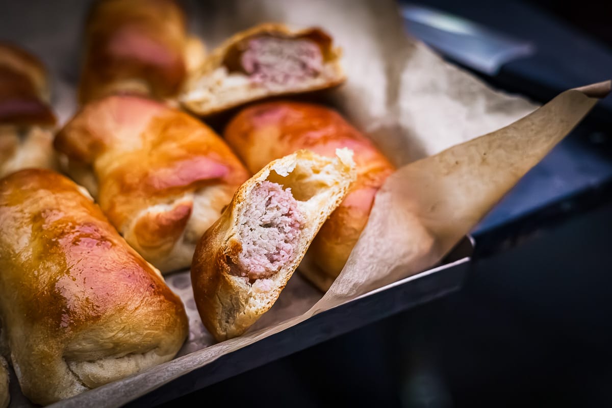 worstenbroodjes maken op de BBQ