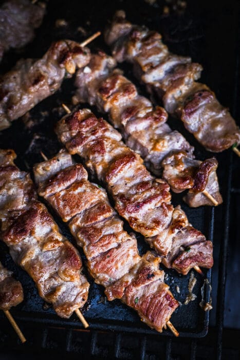 Thaise gegrilde varkensspiesjes op de BBQ