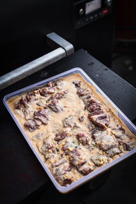 Moo Ping Marinade voor varkensspies op de BBQ