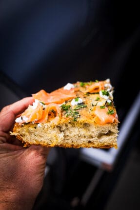 Luchtige focaccia op de BBQ