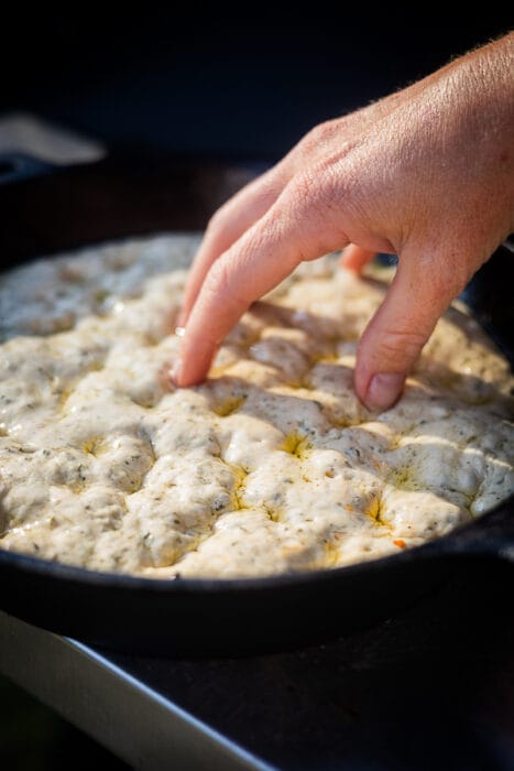 luchtige focaccia op de BBQ