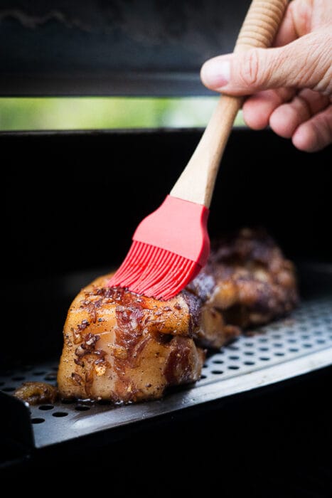 Buikspek voor babi pangang van de BBQ
