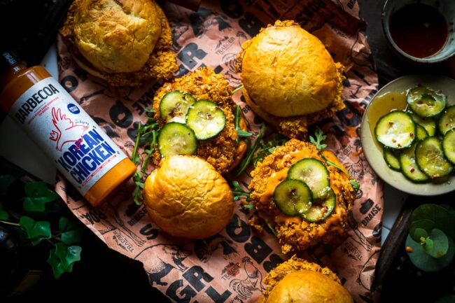 Korean Fried Chicken burger - Burger met Koreaanse kip op de BBQ