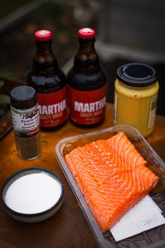 In Martha Rouge gemarineerde zalm op de BBQ