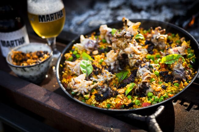 BBQ Paella met gegrilde inktvis