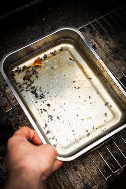 Waterbak in je bbq wat is het nut?